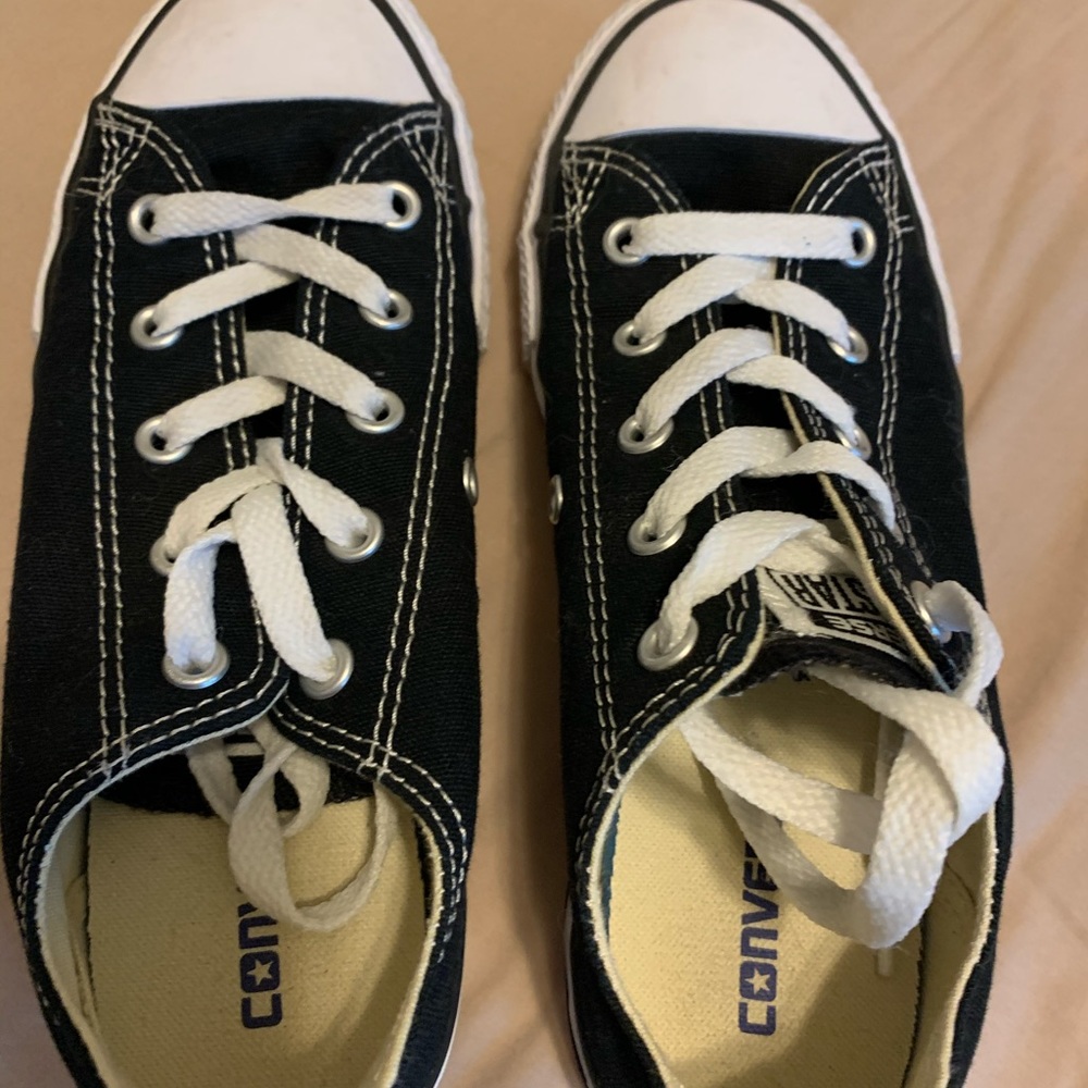 LIKE NEW converse size 2